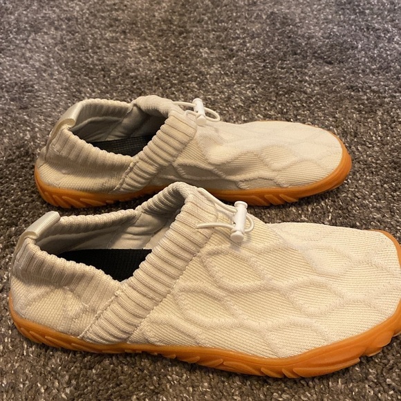 Off White Fabric Rubber Sole Water Shoes Super Comfortable Non-Slip NEW - Picture 2 of 6